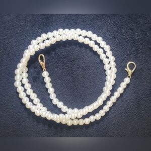 Faux pearl handbag strap